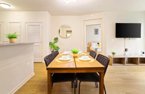 Arlington Apartment | Comfort & Convenience in Trendy Crystal City Loft