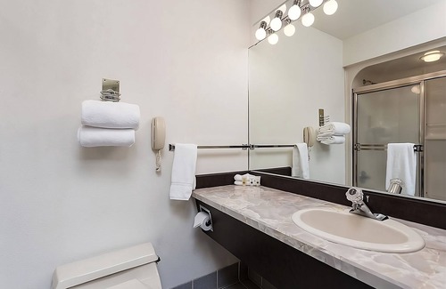 Orchard District Hotel | Comfort & Convenience! Pool, On-Site Restaurant, Pet-Friendly, Free Parking