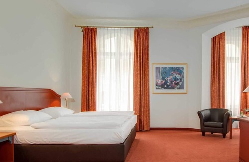 Goerlitz House | Comfort double room bay window - Akzent Hotel Am Goldenen Strauss