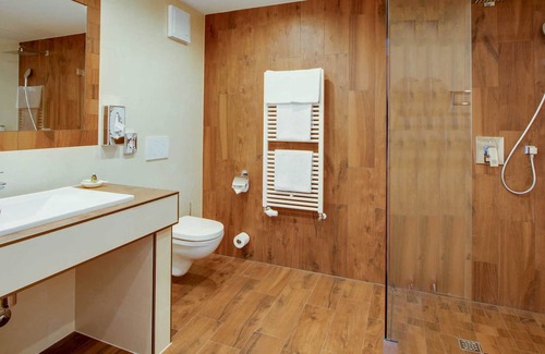 Goerlitz House | Comfort double room bay window - Akzent Hotel Am Goldenen Strauss
