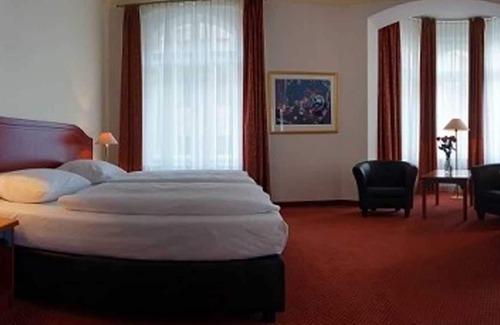 Goerlitz House | Comfort double room bay window - Akzent Hotel Am Goldenen Strauss