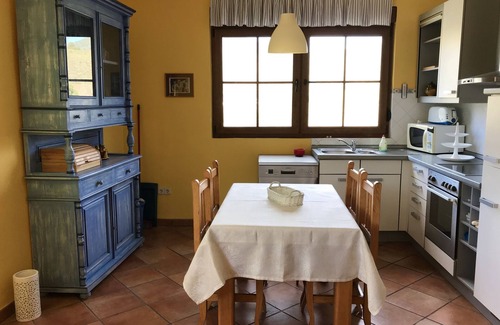 Orgiva House | Comfort holiday home (WIFI, pool, 3 terraces, fantastic view of the mountains)