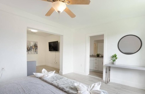 Westchester House | Comfort house with 4 bedrooms and 4 full bathrooms, spacious backyard with BBQ