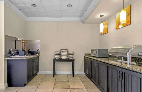 Mars Hotel | Comfort Inn Cranberry Township
