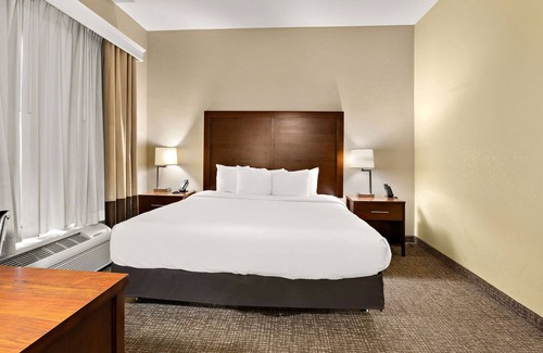 Kenner - Louis Armstrong International Airport Hotel | Comfort Inn New Orleans Airport South