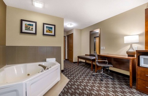 Story City Hotel | Comfort Inn Story City