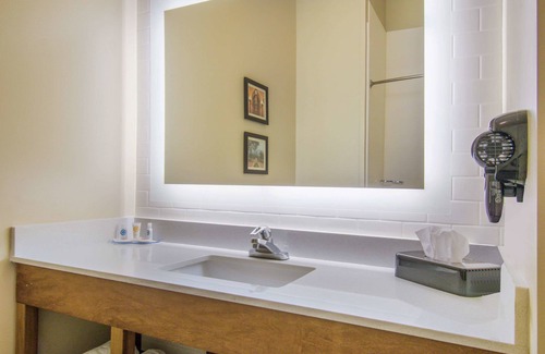 Harrisburg Hotel | Comfort Inn & Suites Harrisburg - Hershey West