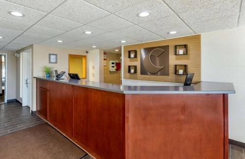 Jackson Hotel | Comfort Inn & Suites Jackson - West Bend