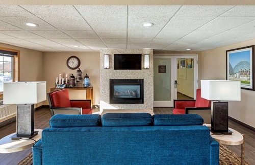 Jackson Hotel | Comfort Inn & Suites Jackson - West Bend
