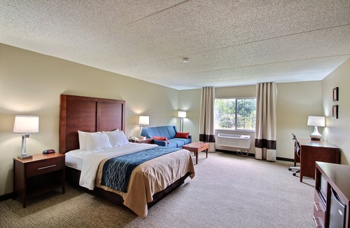 Jackson Hotel | Comfort Inn & Suites Jackson - West Bend