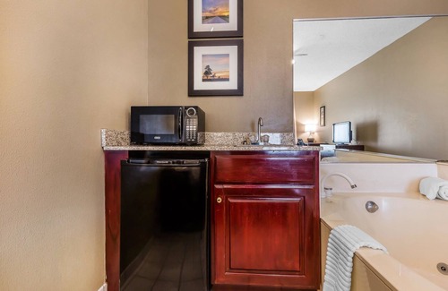 Mishawaka Hotel | Comfort Inn & Suites Mishawaka - South Bend
