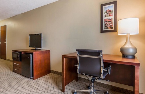 Mishawaka Hotel | Comfort Inn & Suites Mishawaka - South Bend