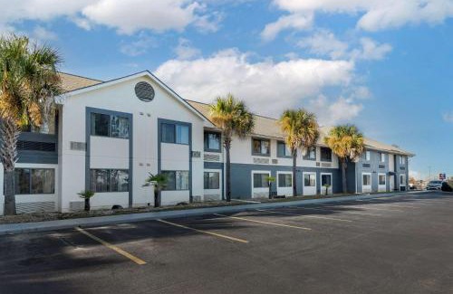 Warner Robins Hotel | Comfort Inn & Suites - near Robins Air Force Base Main Gate