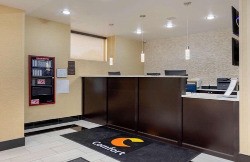 Queens Hotel | Comfort Inn & Suites near JFK Air Train
