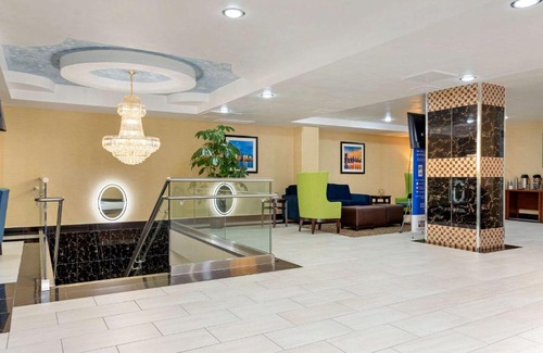 Queens Hotel | Comfort Inn & Suites near JFK Air Train