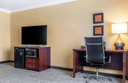Fortuna Hotel | Comfort Inn & Suites Redwood Country