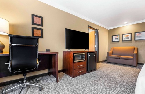 Fortuna Hotel | Comfort Inn & Suites Redwood Country
