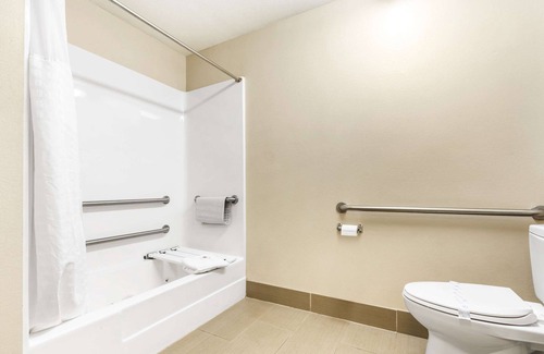 Fortuna Hotel | Comfort Inn & Suites Redwood Country