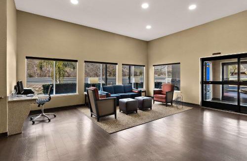 Three Rivers Hotel | Comfort Inn & Suites Sequoia Kings Canyon