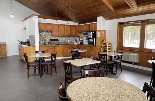 Syracuse Hotel | Comfort Inn & Suites Syracuse-Carrier Circle