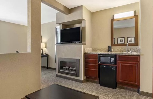 Allen Park Hotel | Comfort Inn & Suites