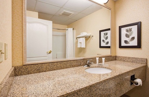 White Bear Lake Hotel | Comfort Inn & Suites St. Paul Northeast