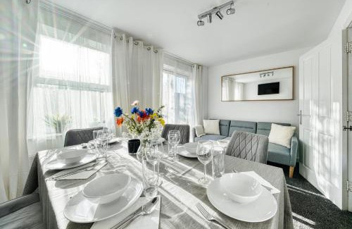 Market Harborough Apartment | Comfort Lettings - 4 bedroom, 8 Beds & 2 Free Parking, Garden, Family Friendly