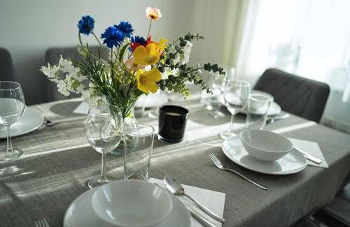Market Harborough Apartment | Comfort Lettings - 4 bedroom, 8 Beds & 2 Free Parking, Garden, Family Friendly