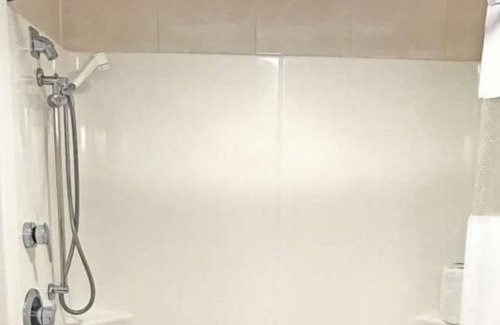 Radnor - Fort Myer Heights House | Comfort Meets Affordability at Red Lion Hotel Rosslyn Iwo Jima! Pets Allowed!