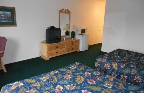 Enumclaw House | Comfort Meets Affordability at GuestHouse Enumclaw! Free Parking, Pets Allowed