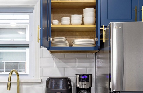 New Rochelle Apartment | Comfort Meets Style 3-bedroom apartment with WiFi and Parking Close to NYC
