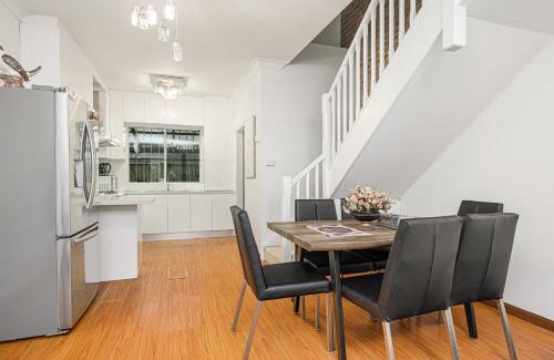 Bankstown House | Comfort Stay in Bankstown Free Parking
