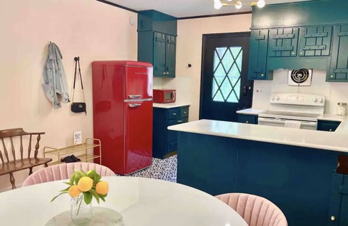 Rhinebeck House | Comfort & Style! 1 mile to town center w/ free bikes, huge backyard, no chores!