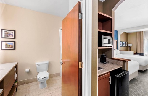 Daphne Hotel | Comfort Suites Daphne - Mobile East Bay