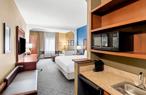 Daphne Hotel | Comfort Suites Daphne - Mobile East Bay