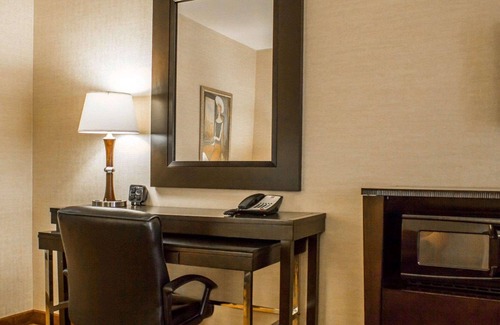 Edinboro Hotel | Comfort Suites Edinboro