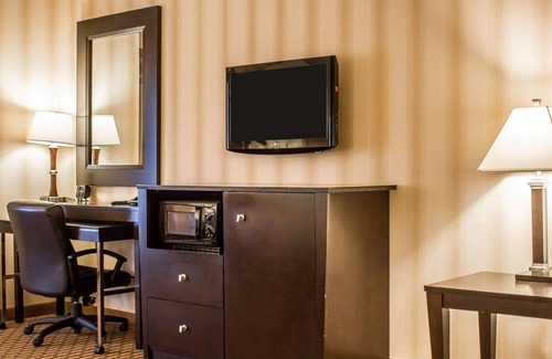 Edinboro Hotel | Comfort Suites Edinboro