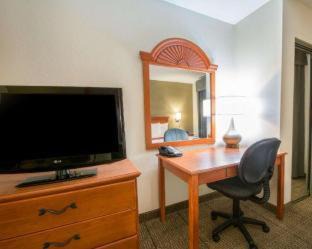 Fort Pierce Hotel | Comfort Suites Fort Pierce I-95