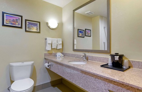 Fultondale Hotel | Comfort Suites Fultondale I-65 near I-22