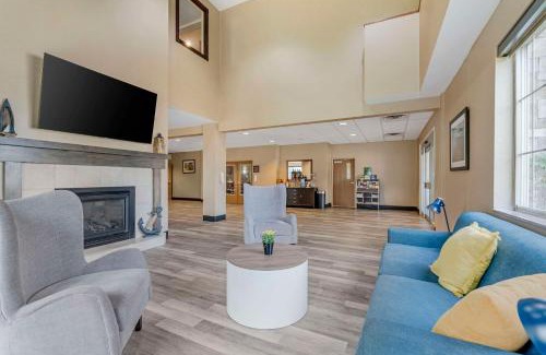 Lake Geneva Hotel | Comfort Suites Lake Geneva East