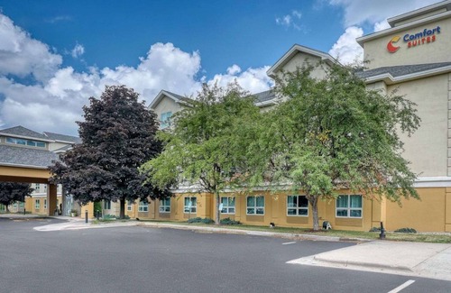 Madison Hotel | Comfort Suites Madison West - Middleton
