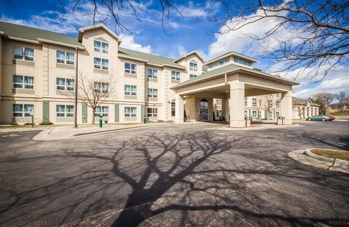 Madison Hotel | Comfort Suites Madison West - Middleton