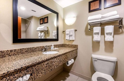Manchester Hotel | Comfort Suites Manchester near Arnold AFB