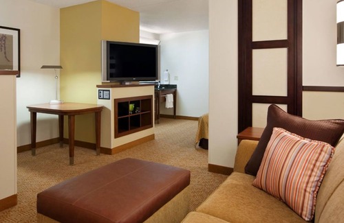 Colgate Hotel | Comfort Suites Milwaukee West