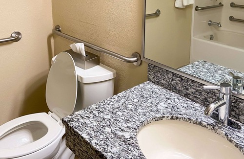 Coraopolis Hotel | Comfort Suites Pittsburgh Airport