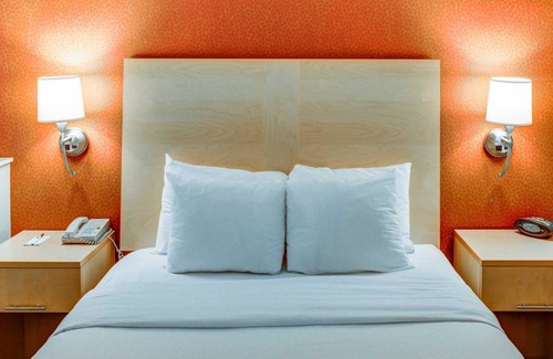 Coraopolis Hotel | Comfort Suites Pittsburgh Airport