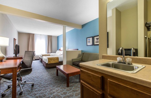Southport Hotel | Comfort Suites Southport - Oak Island