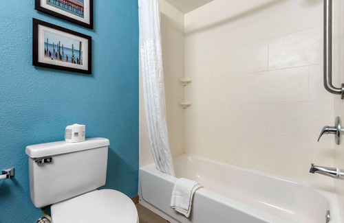 Southport Hotel | Comfort Suites Southport - Oak Island