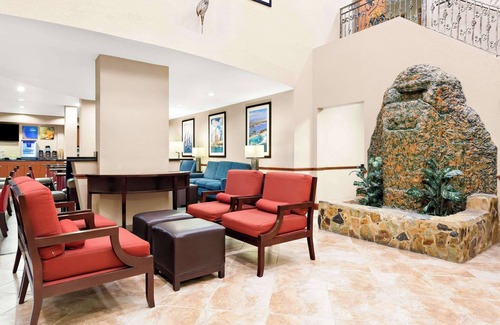 Bearss Plaza Hotel | Comfort Suites Tampa Airport North