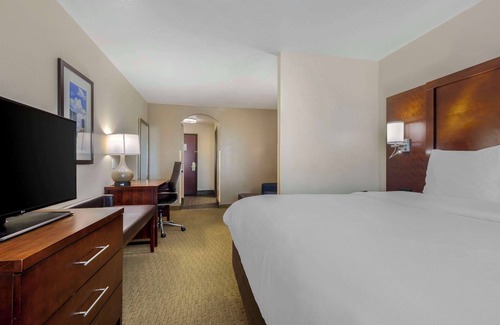 Benbrook Hotel | Comfort Suites